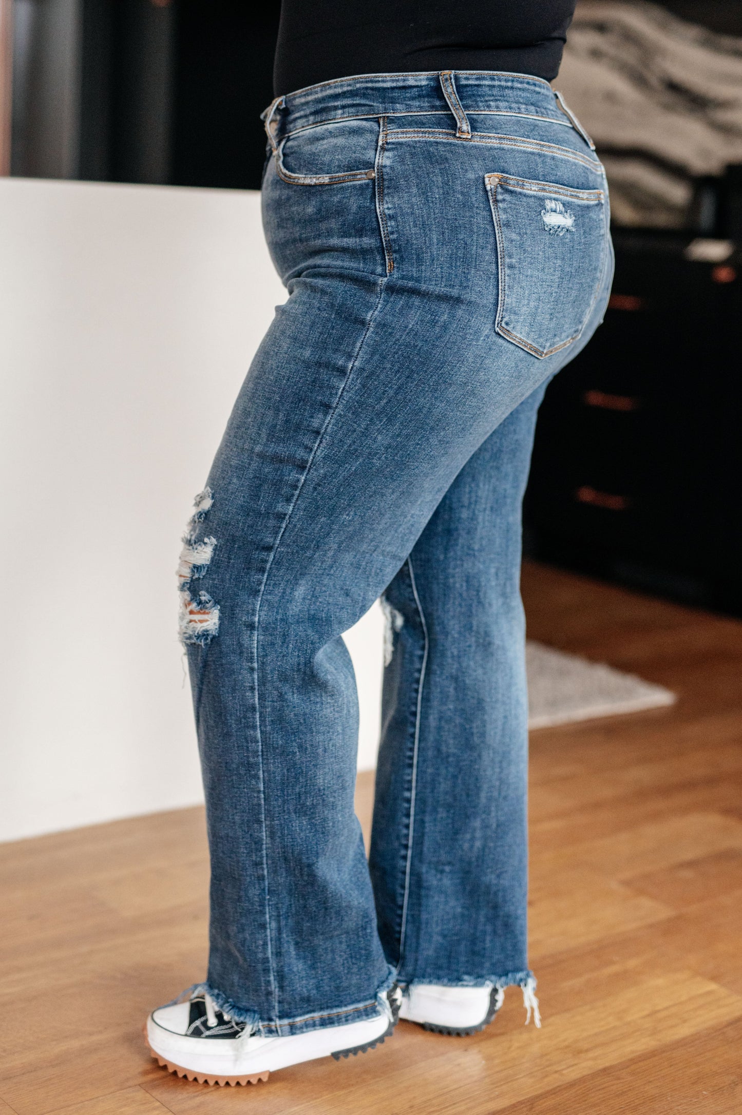 Rose High Rise 90's Straight Jeans in Dark Wash No