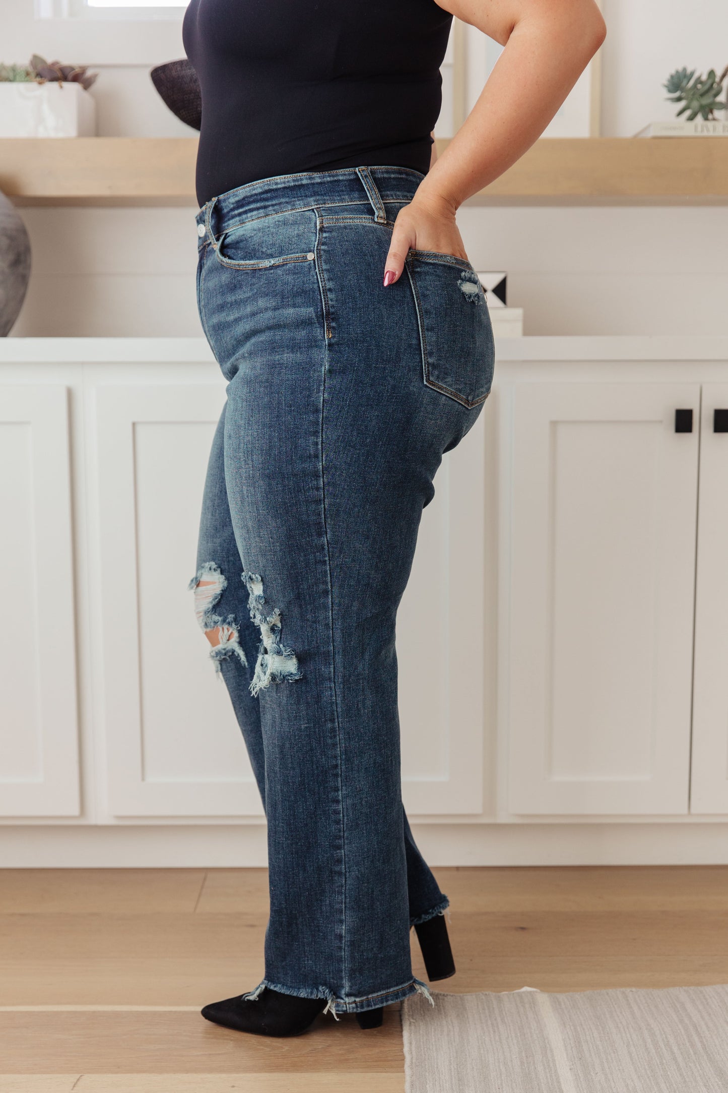 Rose High Rise 90's Straight Jeans in Dark Wash No