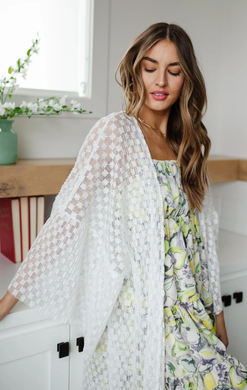 SAMPLE SALE:  LARGE  BEACHSIDE BABE KIMONO IN IVORY